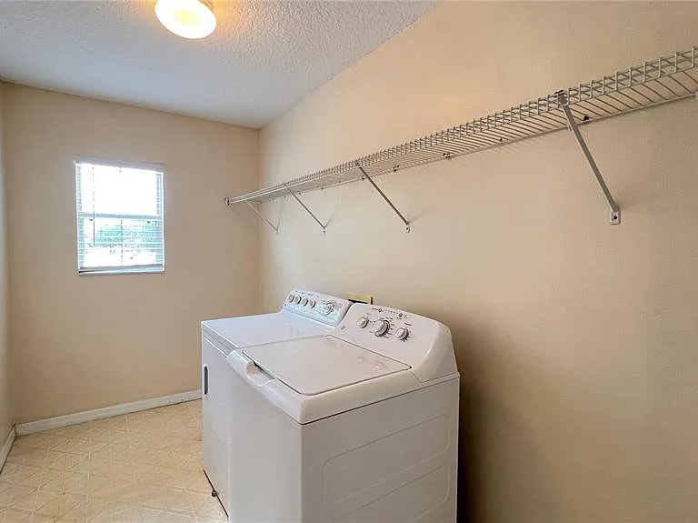 216 Verdi St — Photo 32