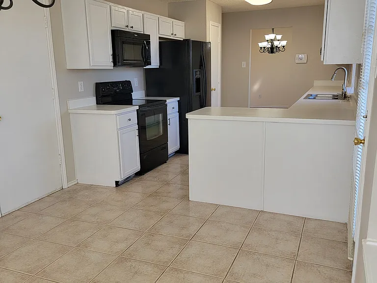 6001 Fenwick Ln — Photo 7