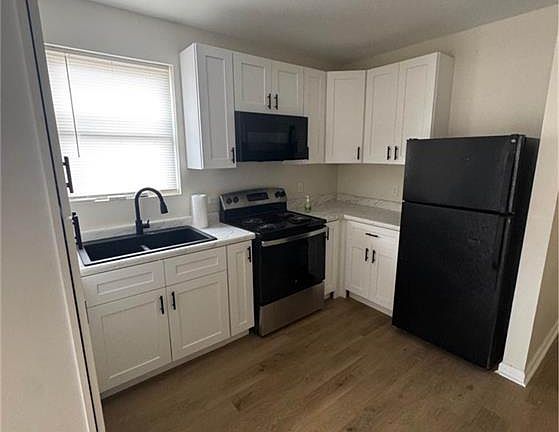 4th image of 3727 Roneagle St