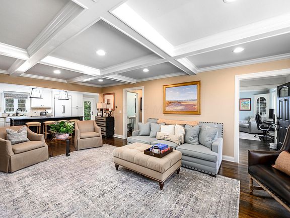 4th image of 1865 Collingswood Rd