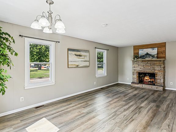 3rd image of 857 N Ridgewood Dr