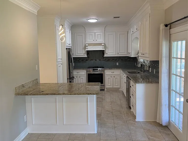 1523 Glen Oaks Dr — Photo 18