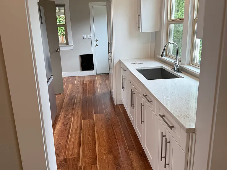 524 NE 2nd Ave — Photo 4