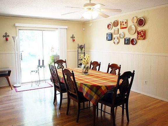 3rd image of 565 Coachway Ln
