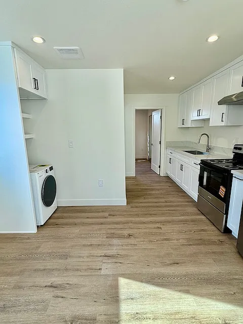 1 bed, 400 sqft, $1,700 — Photo 3