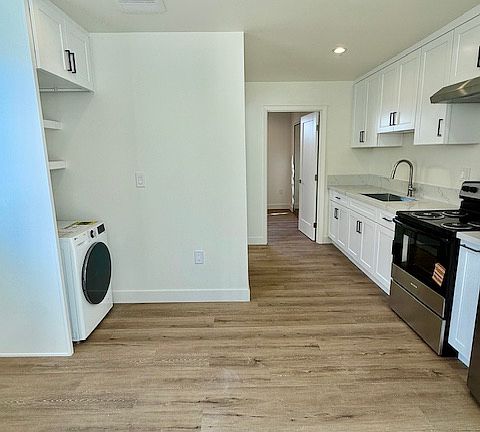3rd image of 1069 Sentinel Ave #1/4