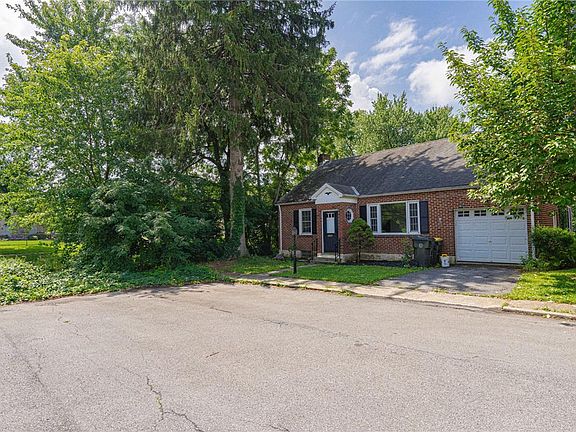 3rd image of 1182 Walter St
