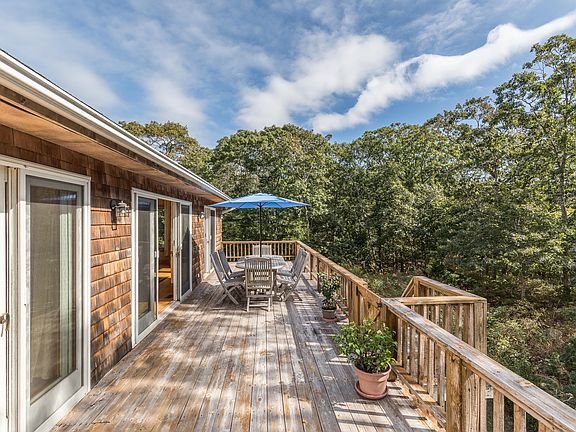3rd image of 32 Hawks Nest Ln