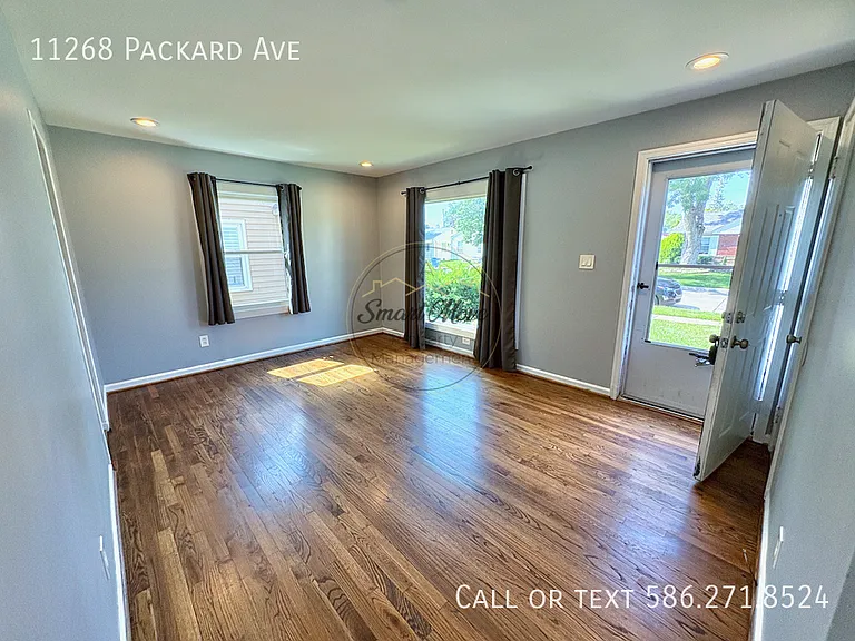 11268 Packard Ave — Photo 2