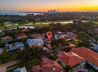 300 Bayview Dr NE, Saint Petersburg, FL 33704