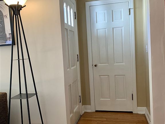 3rd image of 1830 Crosby St