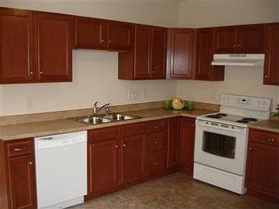 3rd image of 3743 Llewellyn Ave