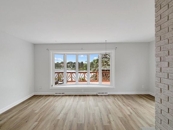 5th image of 3413 W Lakeshore Dr