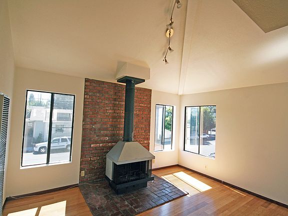 5th image of 301 1/2 Windward Ave