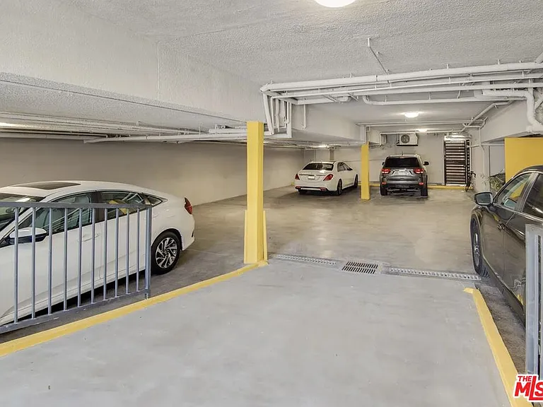 508 N Kings Rd #2 — Photo 15