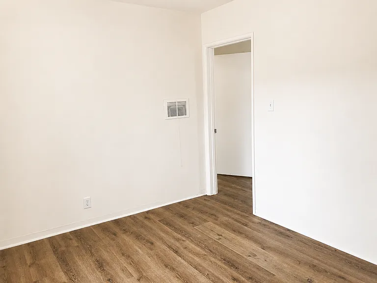 Ventura Duplex on Quiet Street — Photo 8