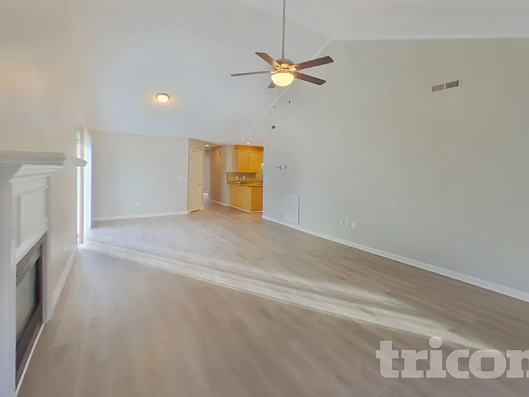 113 Cobblestone Ct — Photo 2
