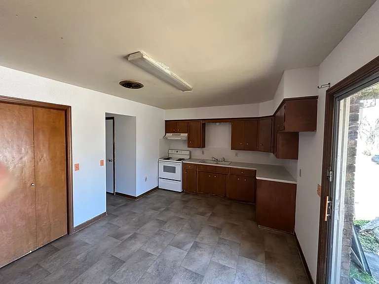 400 N Inglewood Ave — Photo 3