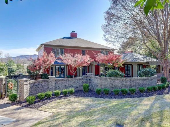 112 E Round Hill Rd, Greenville, SC 29617