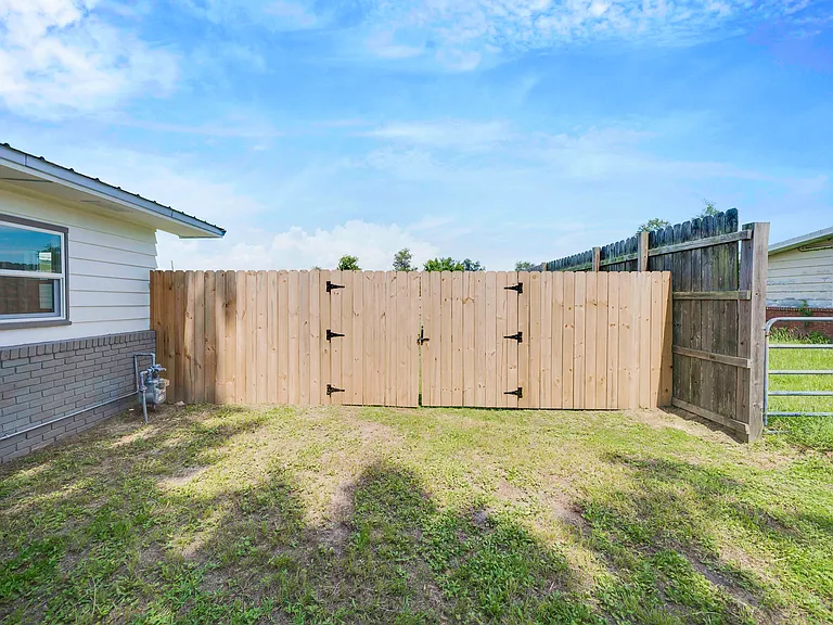 4900 S Lakewood Dr — Photo 34