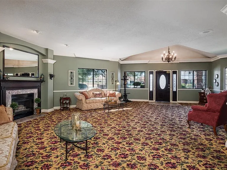 Oxford Park Apartments — Photo 12