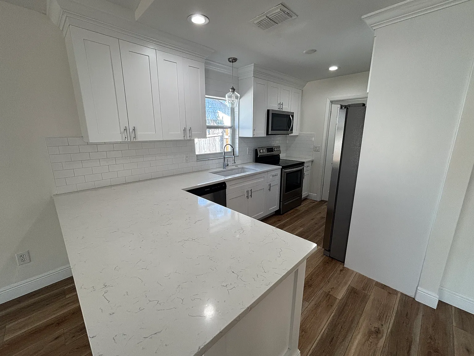 6802 Hanley Rd — Photo 2
