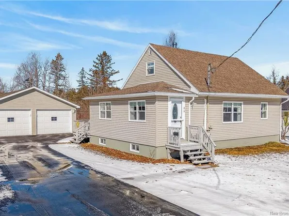 86 Marks St, Saint Stephen, NB E3L 2B5