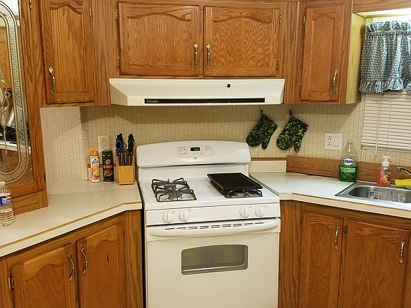 2nd image of 4911 Baker Street Ext Trlr 6