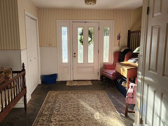 3rd image of 40 Farmhouse Rd