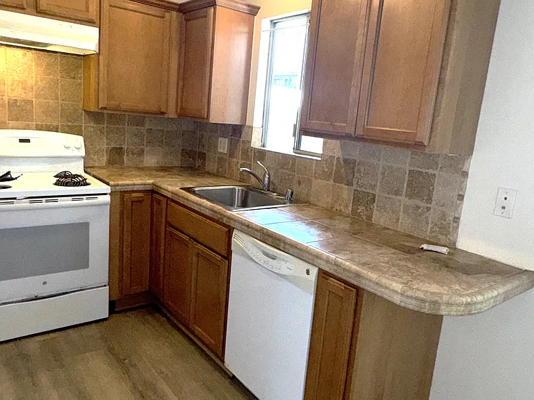 155 Magnolia Ave #I — Photo 6