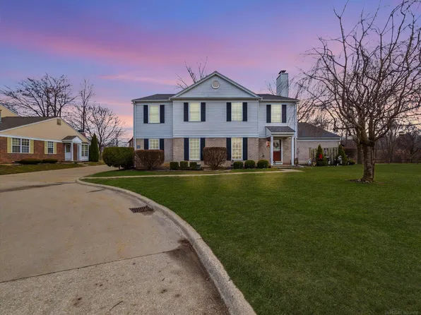 24669 Lake Meadow Dr, Harrison Township, MI 48045