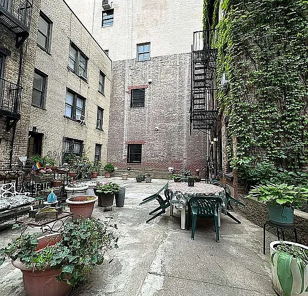 220 W 17th St #4C — Photo 8