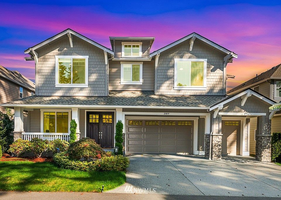 Proudly presenting the breathtaking Birchwood, one of the most astonishing homes built by Murray Franklyn that combines intimacy with grand scale and lavish home amenities. This incredible 2017 built home offers 5 sunlit bedrooms and 4.5 baths with a spacious guest suite on the main level. 