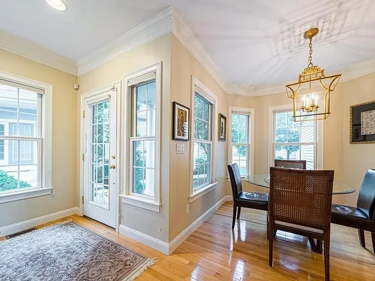 68 Charles Ct — Photo 7
