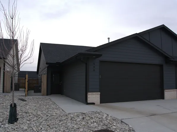 490 E Hayes St, Valley Center, KS 67147