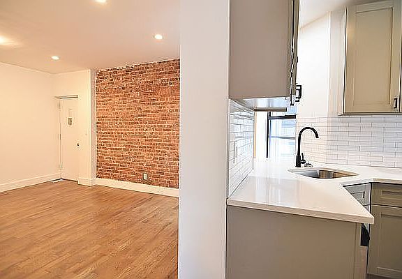 5th image of 504 W 159th St APT 5D