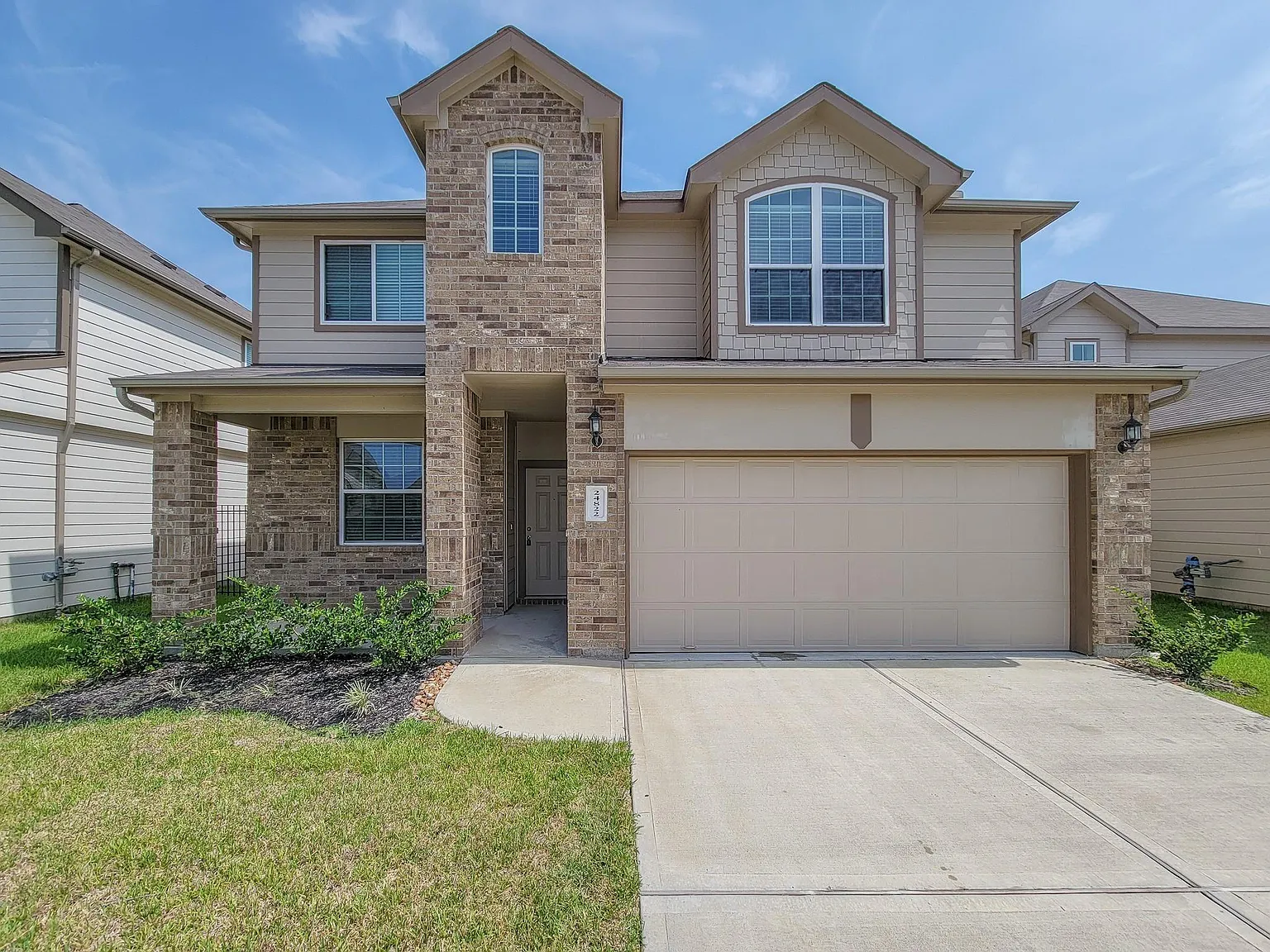 4 bed, 3.5 bath, 3090 sqft, $3,200 — Photo 2