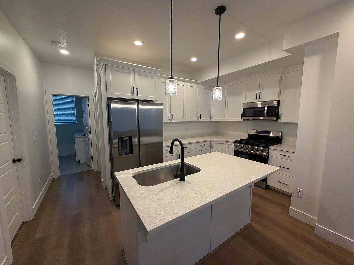 Modern Haven in Sandy — Photo 4