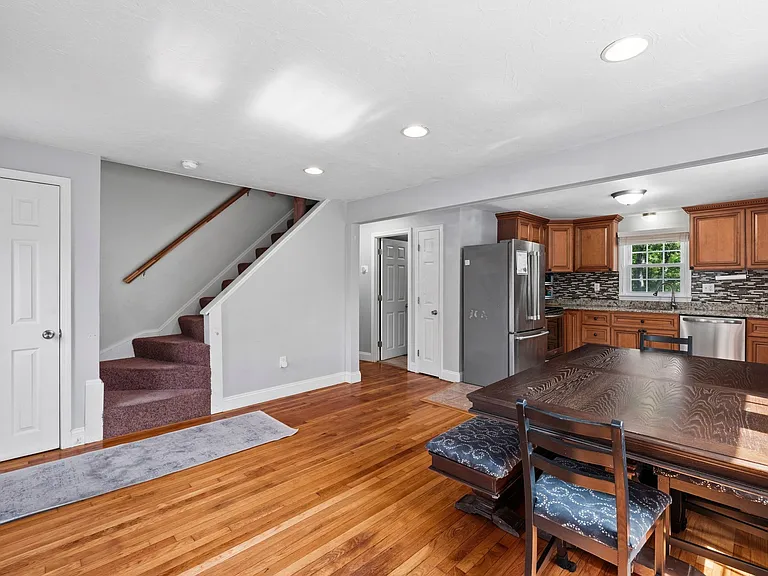 Algonquin Dr — Photo 6