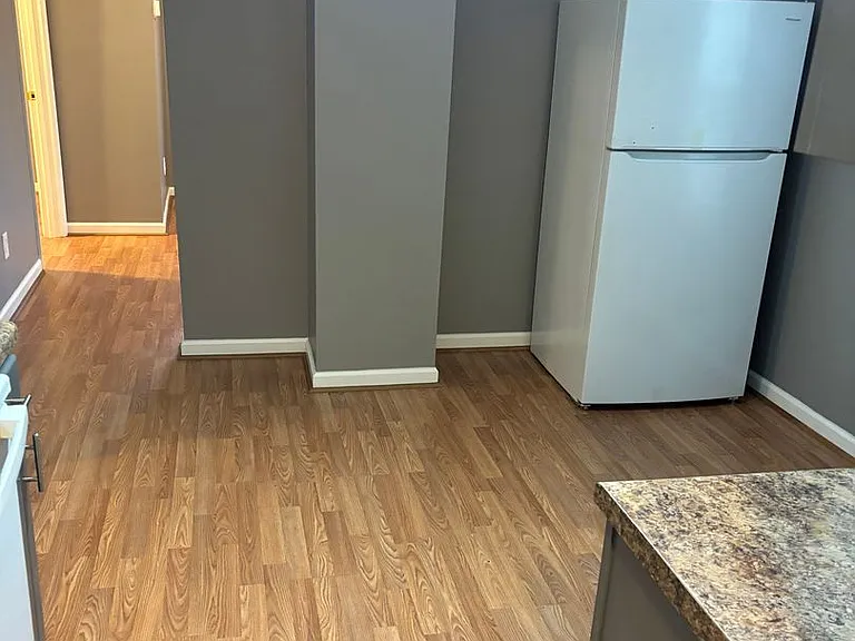 400 Walker Ave — Photo 5