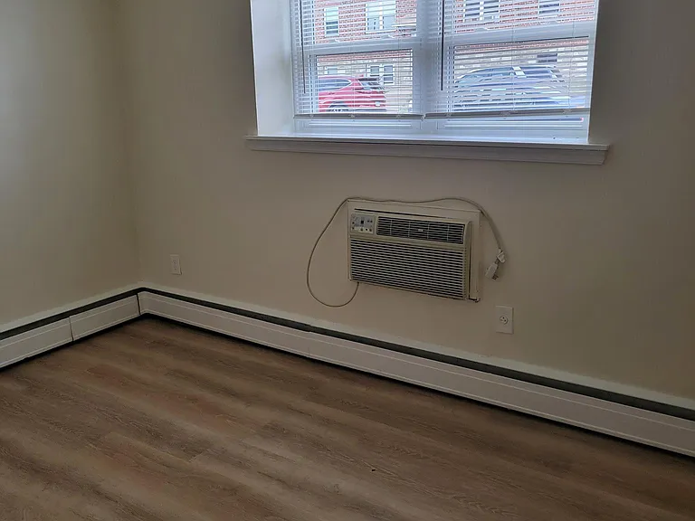 2000 Griffith St #11 — Photo 2