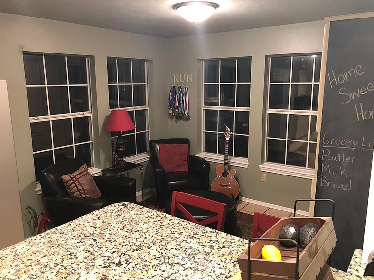 Sitting Area/Breakfast Area