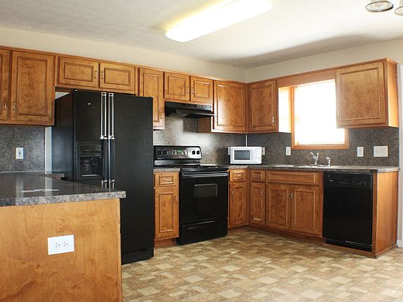 5th image of 70 Mill Pond Ln