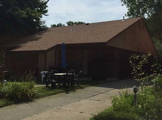 8 Brookview Ln, Troy, NY 12180