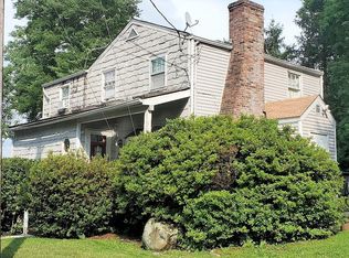 13 Sylvan Rd, Lake Peekskill, NY 10537