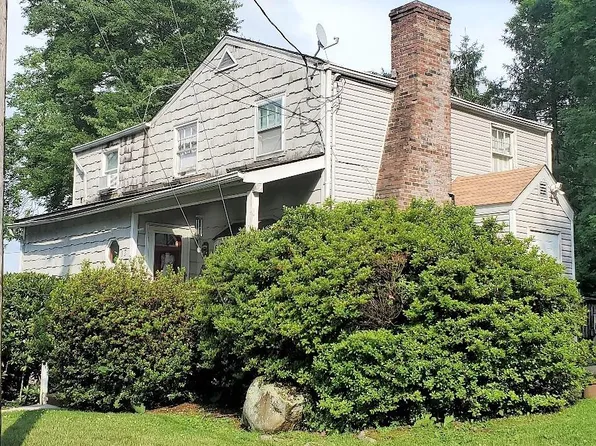 13 Sylvan Road, Lake Peekskill, NY 10537