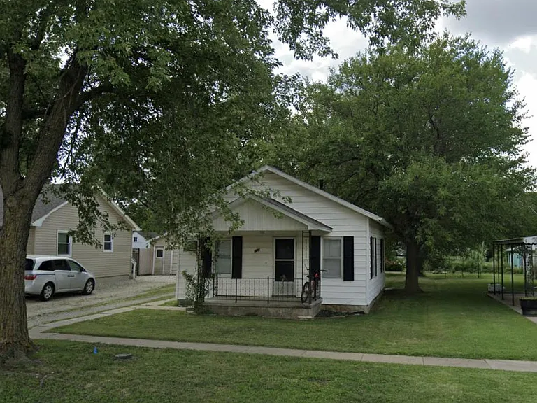 109 N Adams St — Photo 1