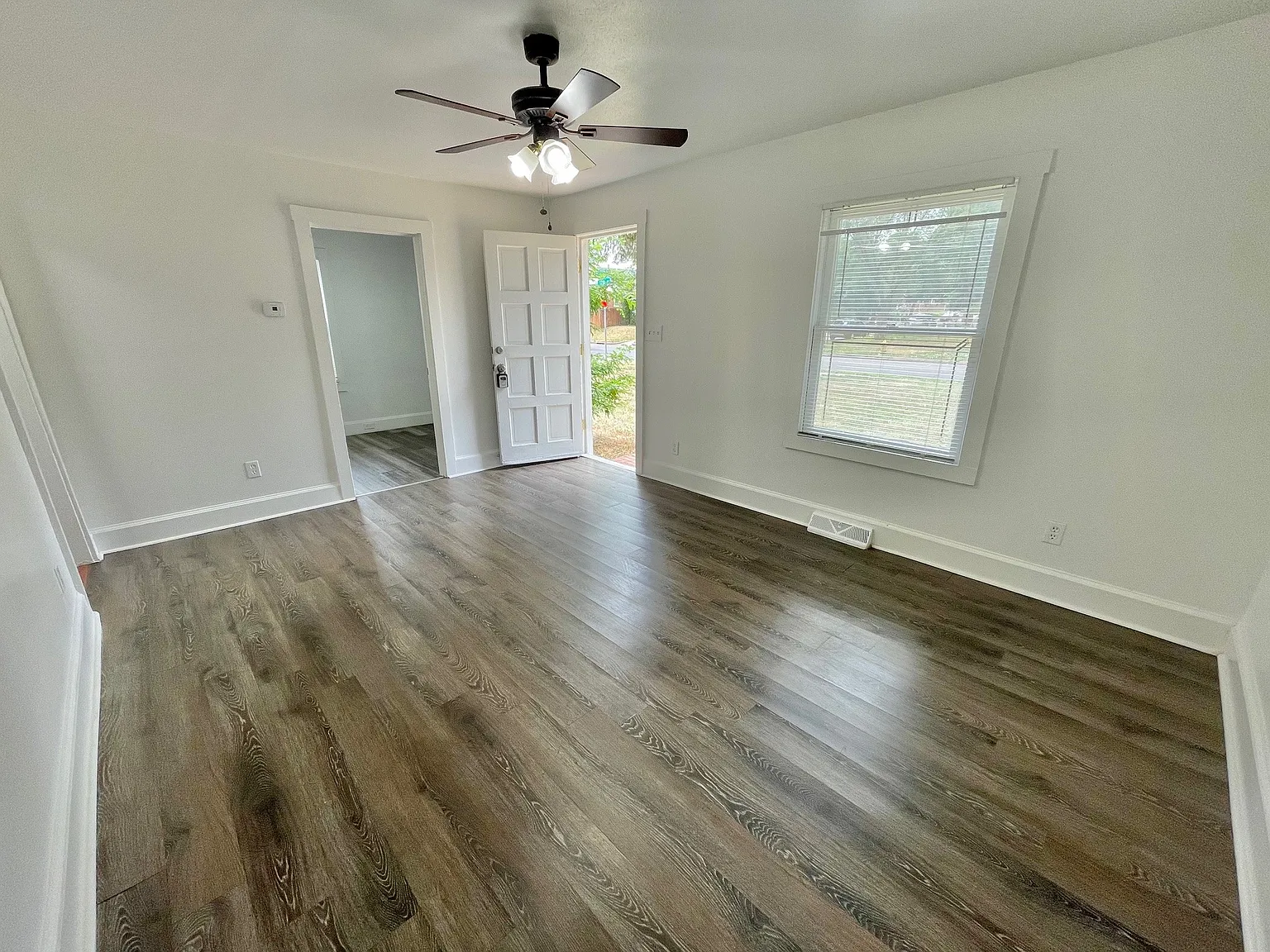 2 bed, 1020 sqft, $2,000 — Photo 3