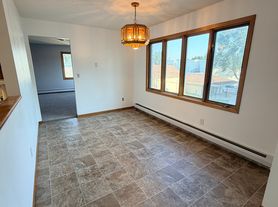 517 N 7th St, Bismarck, ND