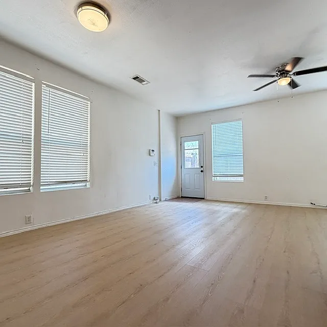 3 bed, 2.5 bath, 1540 sqft, $2,100 — Photo 4